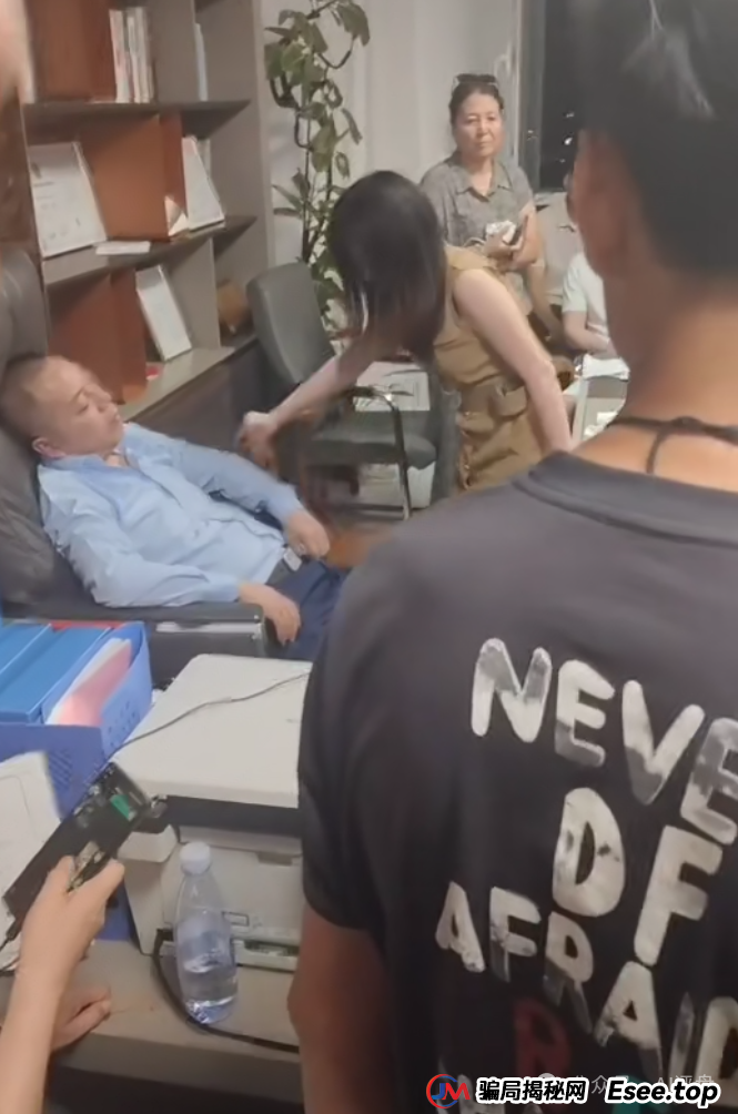 树拍易购资金盘崩盘，万人维权！警方已经立案了，特警接管在维持秩序，无数人血本无归！(6)