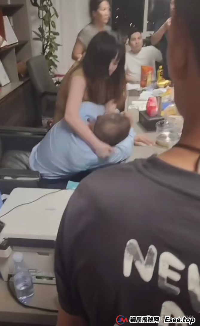 树拍易购资金盘崩盘，万人维权！警方已经立案了，特警接管在维持秩序，无数人血本无归！(5)