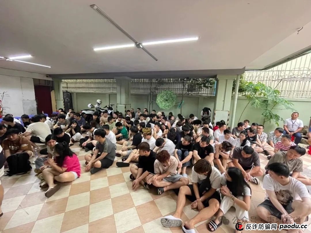 场面震撼！柬埔寨电诈园区上演集体大逃亡！(9)