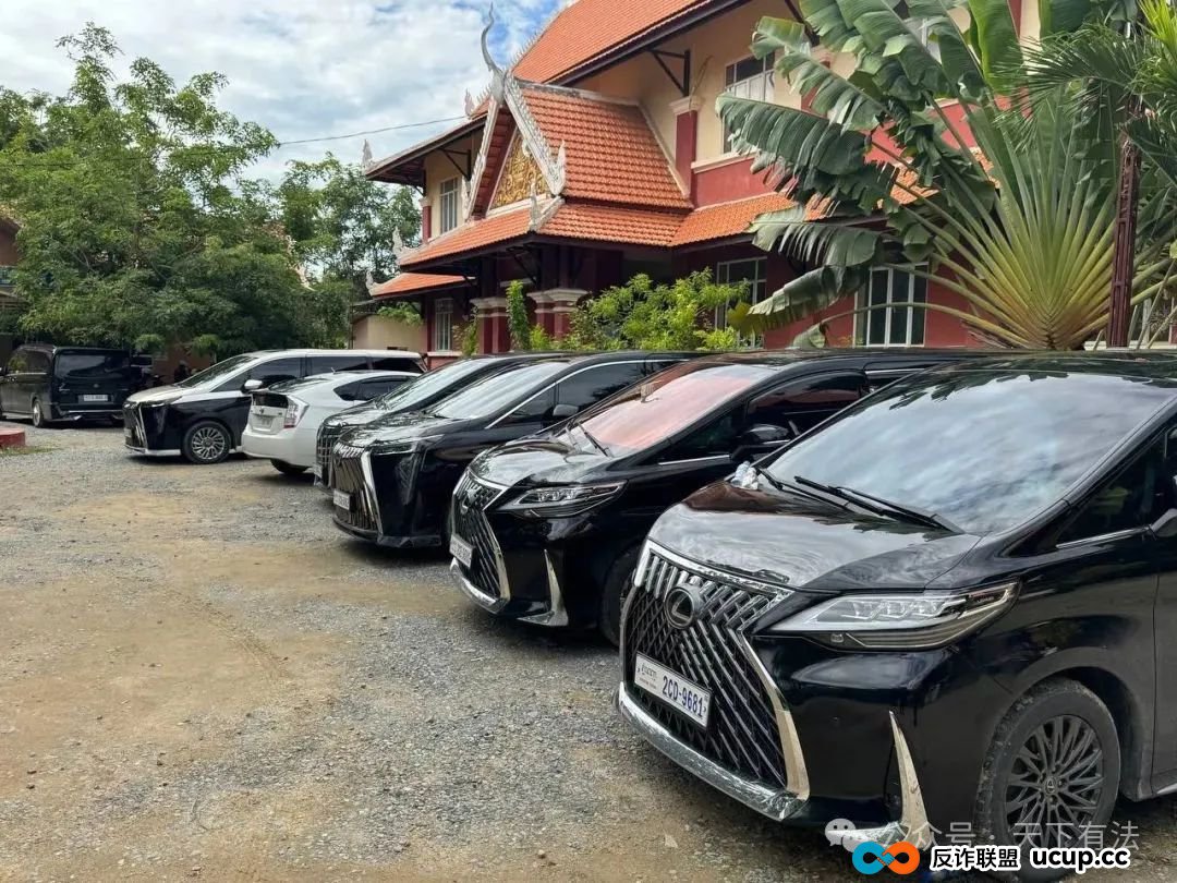 这个“中国公安局”被一锅端！高仿太过逼真，警服、警徽背景墙、手铐等一应俱全！(11)