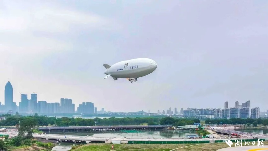 国产载人飞艇祥云AS700！完成全国首次载人飞艇商业飞行(1)